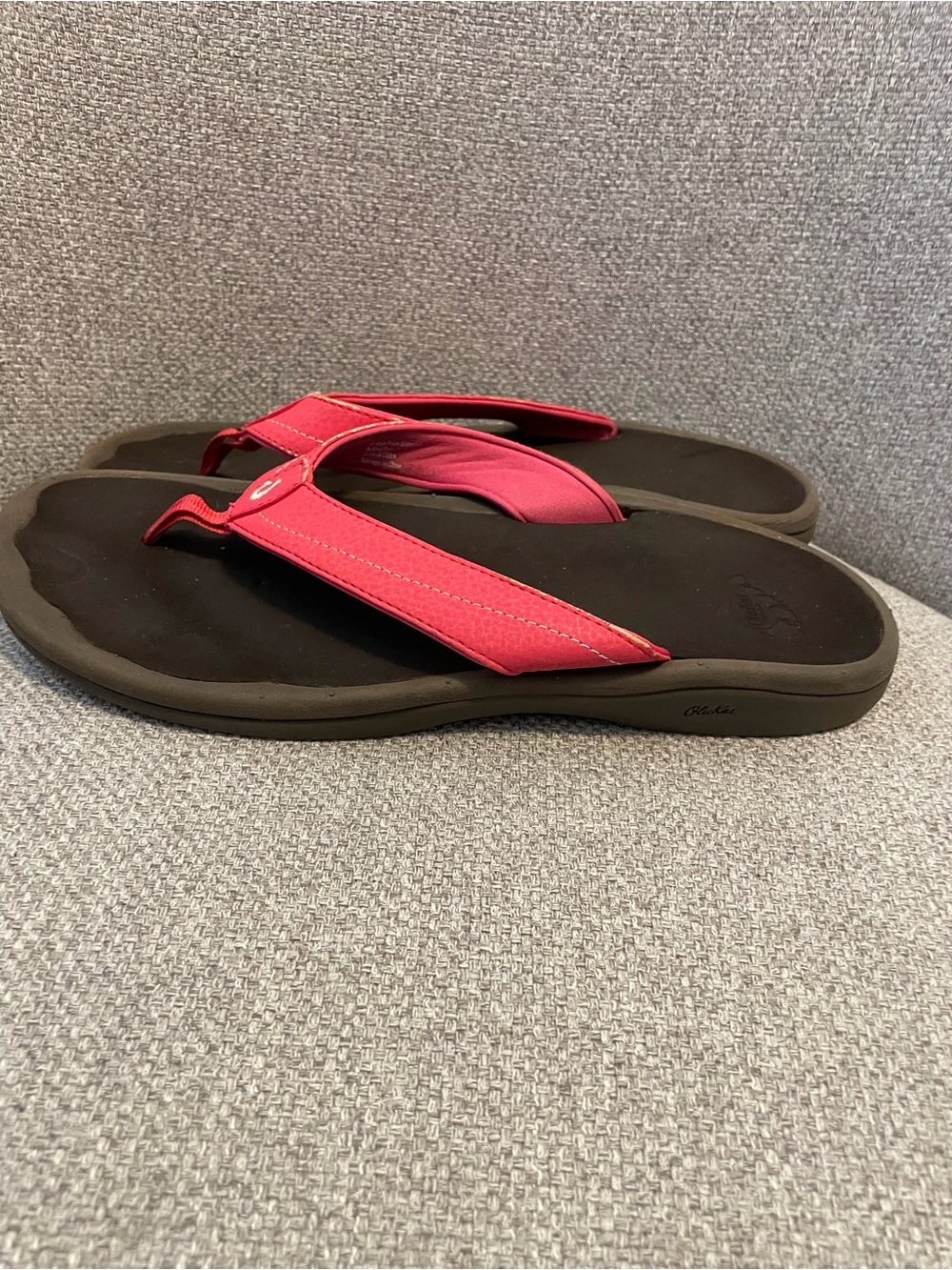 OLUKAI- Ohana woman’s size 9 beach sandals